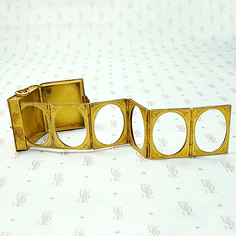 Finest French Book Locket in Engraved 18K Gold