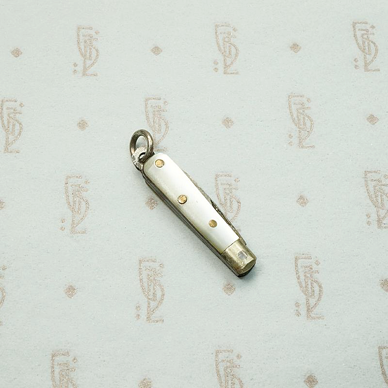 Bitty Mother of Pearl Double Bladed Folding Knife