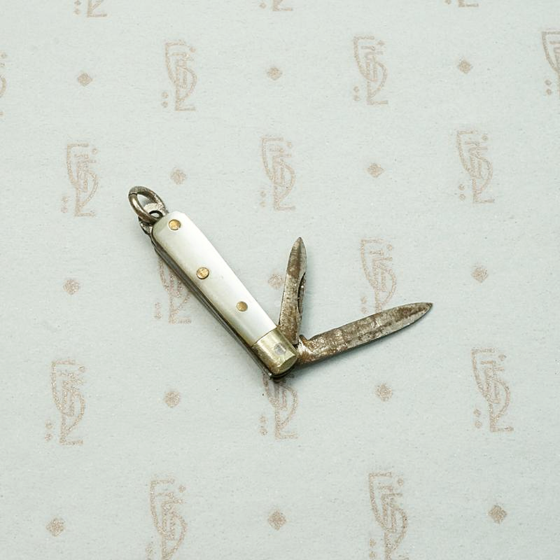 Bitty Mother of Pearl Double Bladed Folding Knife