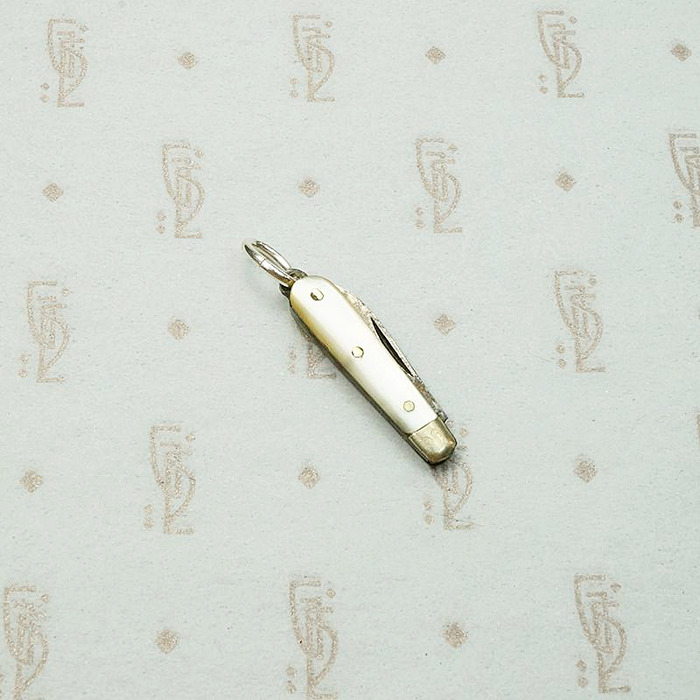 Wee Antique Mother of Pearl Folding Knife