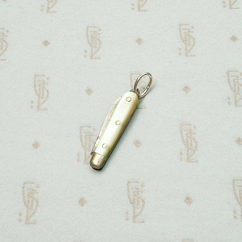 Wee Antique Mother of Pearl Folding Knife