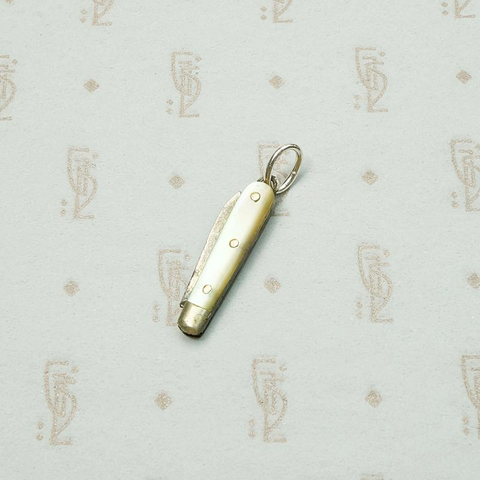 Wee Antique Mother of Pearl Folding Knife