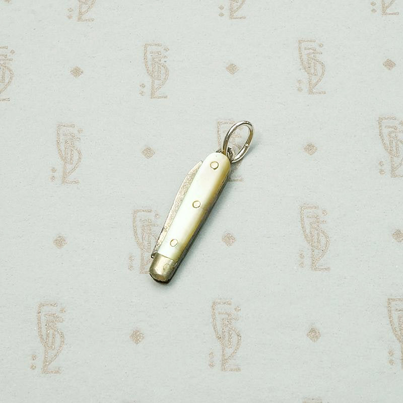 Wee Antique Mother of Pearl Folding Knife