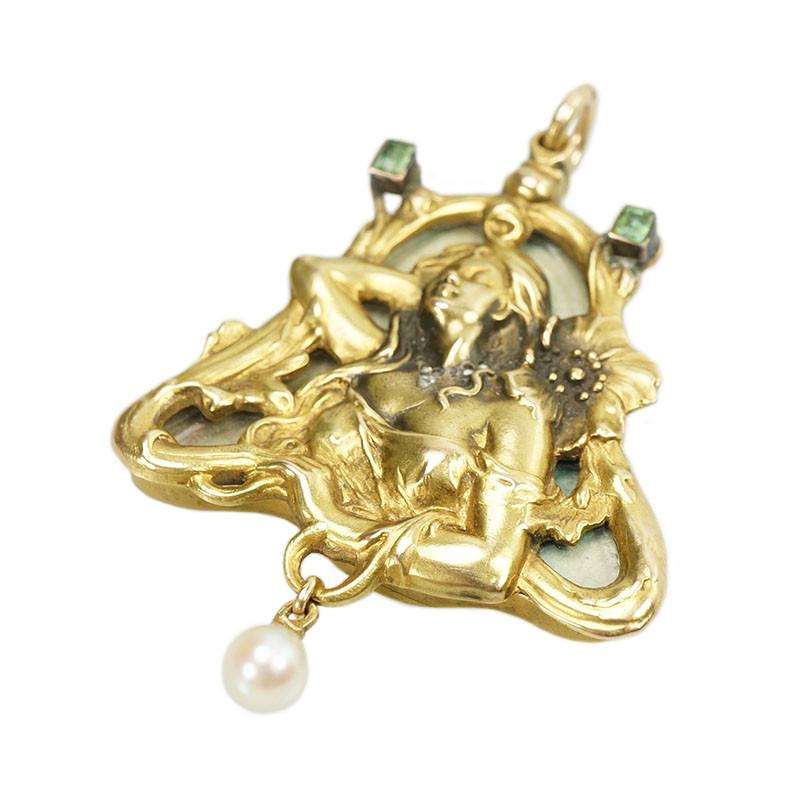 Art Nouveau Locket 18k yellow gold and Emeralds