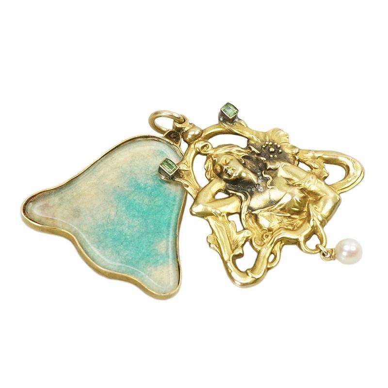 Art Nouveau Locket 18k yellow gold and Emeralds