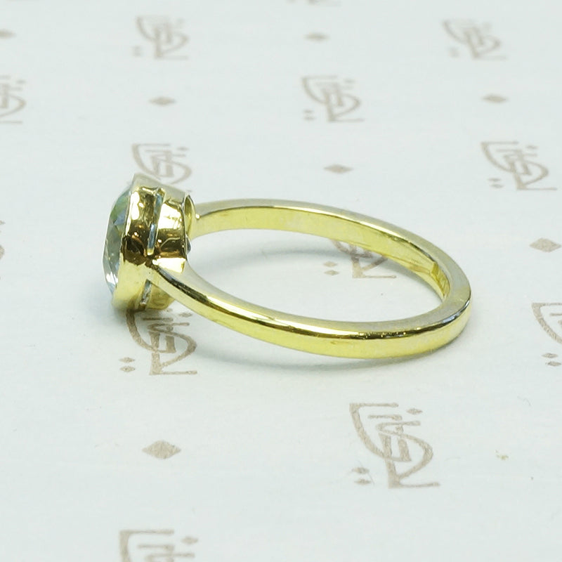 Simply Beautiful Bezel set Aquamarine in 18k