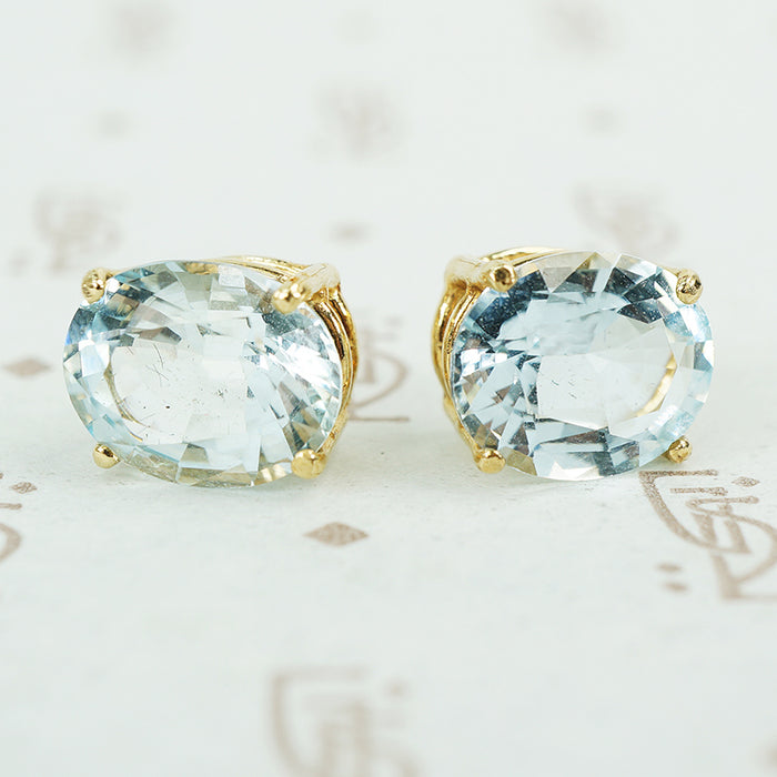 oval aquamarine yellow gold stud earrings 1960's