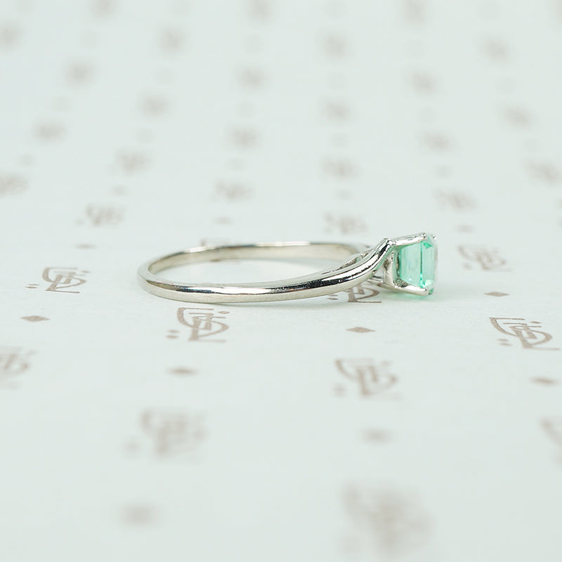mid century platinum and emerald engagement ring side view