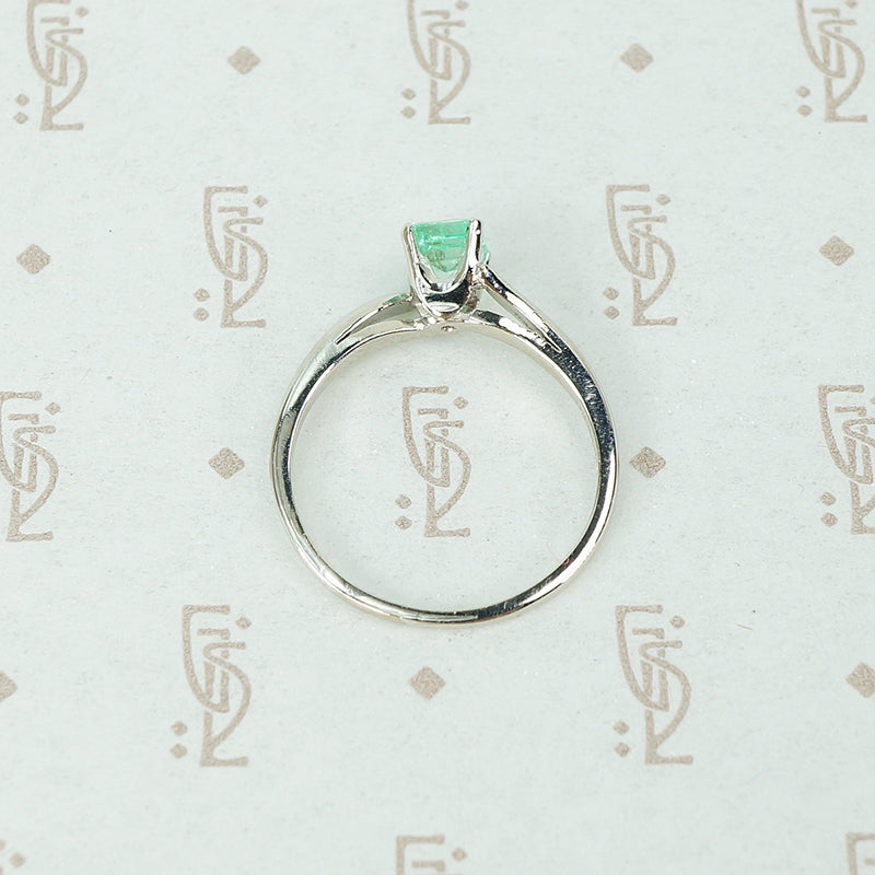 mid century platinum and emerald engagement ring side view