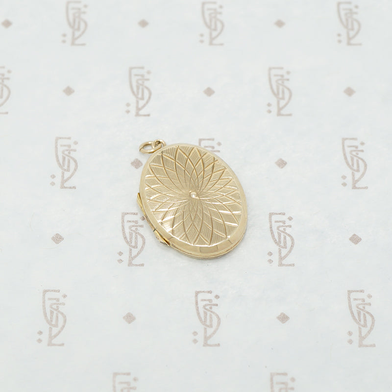 oval 9ct Atomic oval locket 
