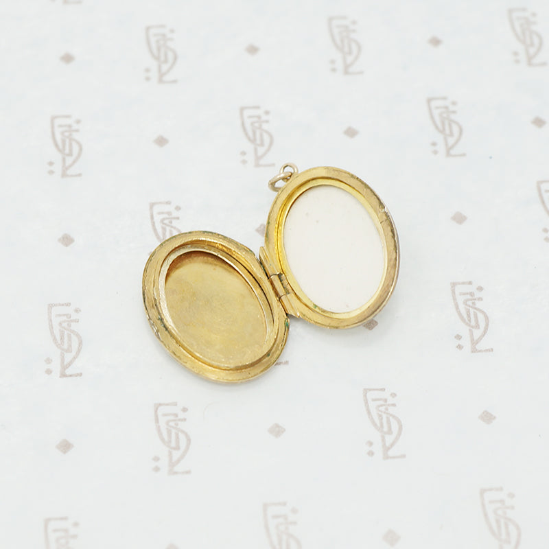 oval 9ct Atomic oval locket open