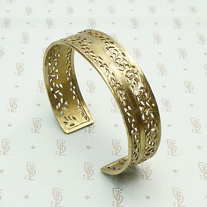 Moroccan Silver Gilt Filigree Cuff with Lightning Bolt. Top view.
