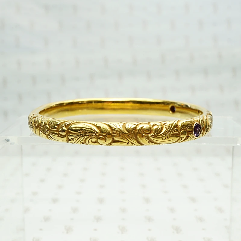 American Art Nouveau 14k Repoussé Bangle Bracelet set with Amethysts. Side view.