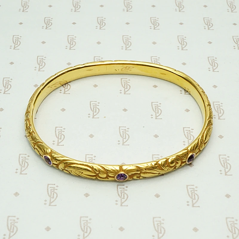 American Art Nouveau 14k Repoussé Bangle Bracelet set with Amethysts. Top view.