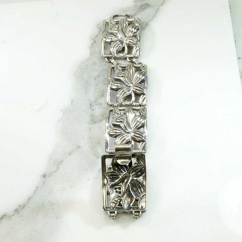 Delightful Daffodil Panel Bracelet by Danecraft