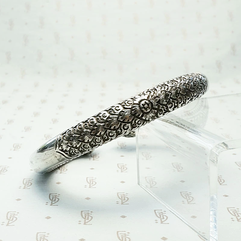 Hand Engraved Silver Paisley Bangle Bracelet