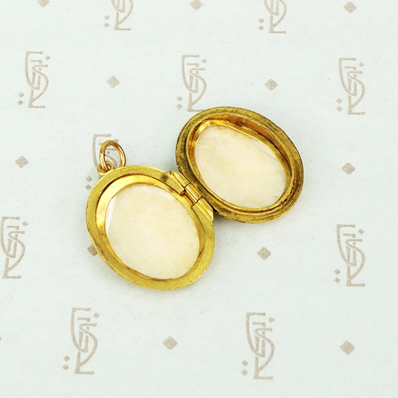 Vintage Victorian 9ct Feather Locket