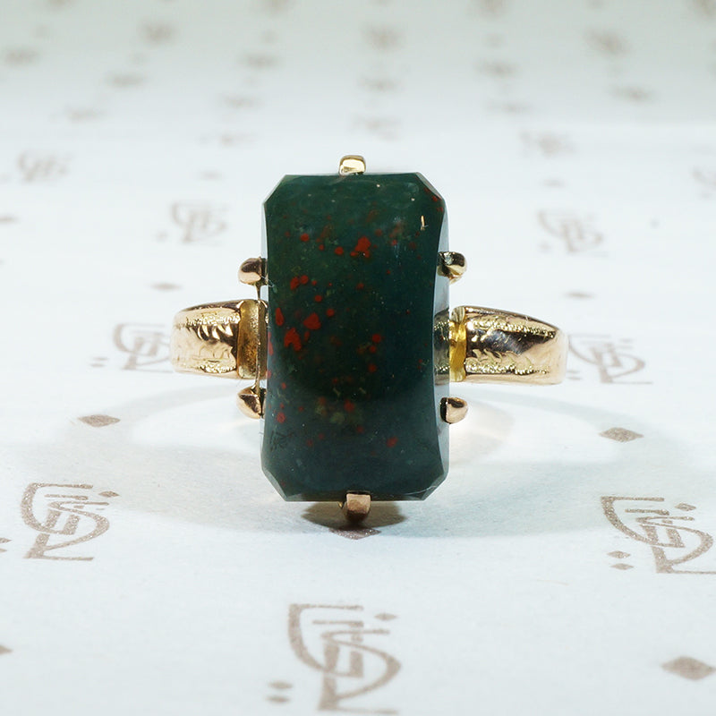 14k yellow gold 1890s sugarloaf bloodstone ring