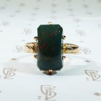 14k yellow gold 1890s sugarloaf bloodstone ring