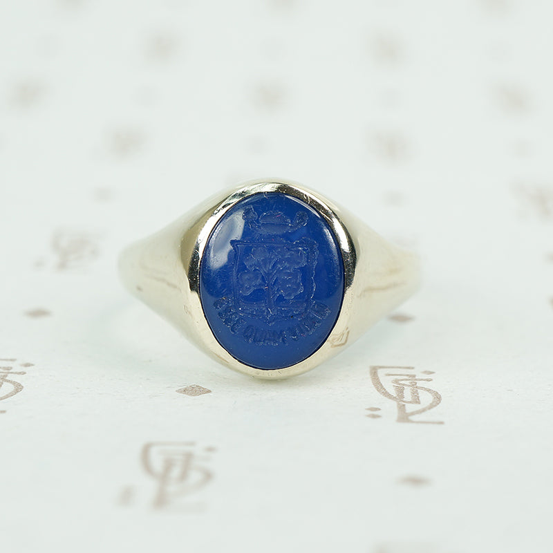 blue agate seal ring "Esse Quam Videu" in white gold