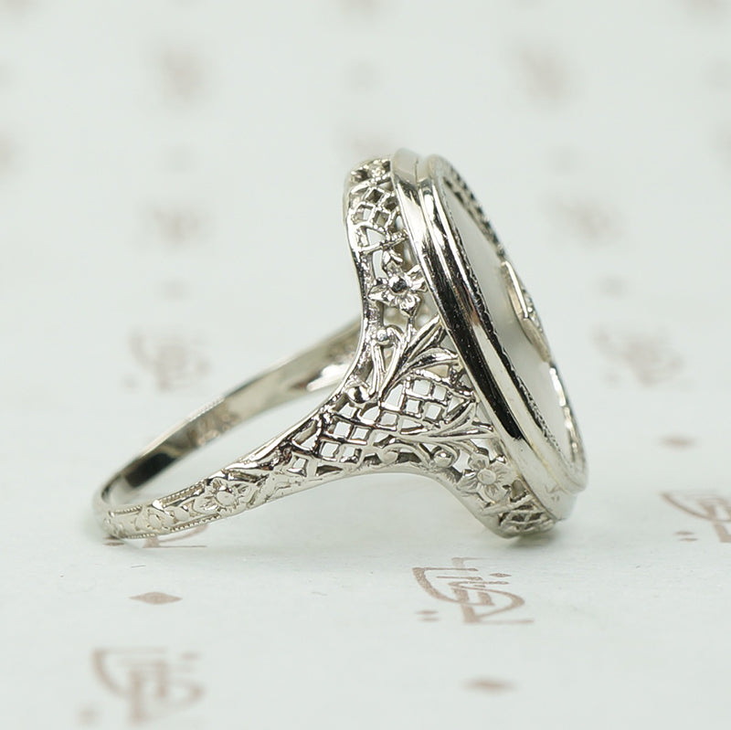 Deco Filigree White Gold Camphor Glass Ring