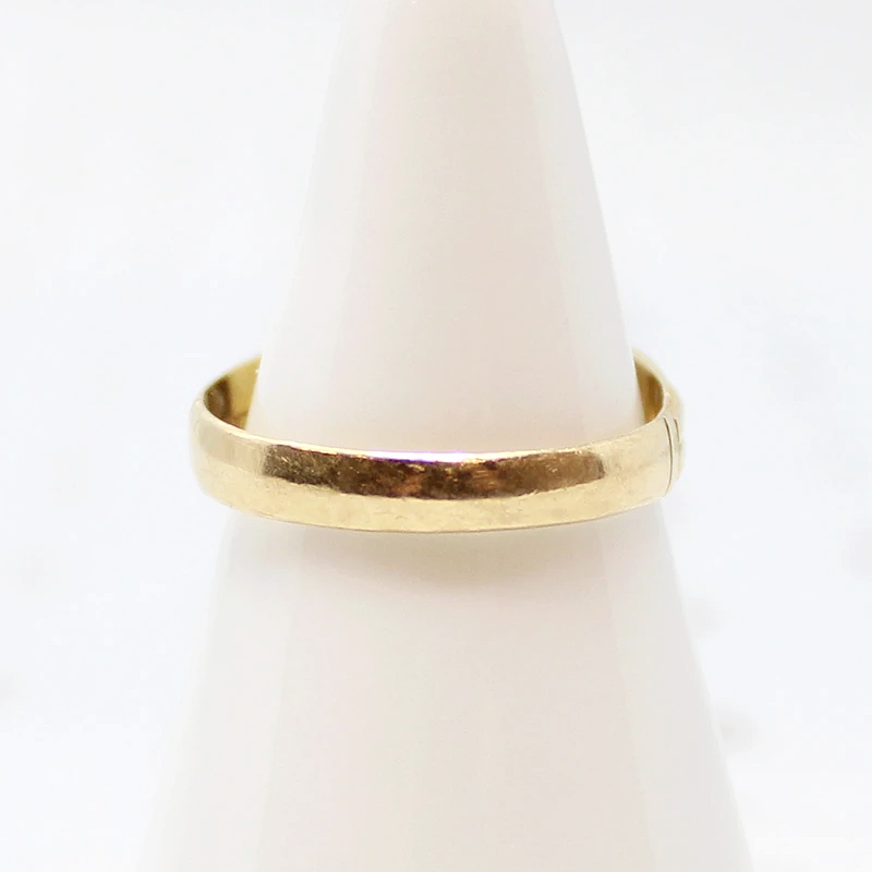 Star Set Diamonds 18ct English Band