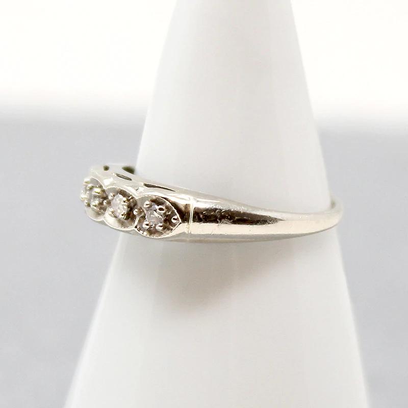 Scalloped White Gold & Diamond Wedding Band