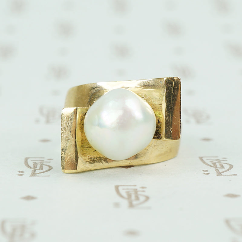 1970's chunky gold big pearl ring bypass style
