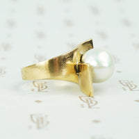 1970's chunky gold big pearl ring bypass style side viw