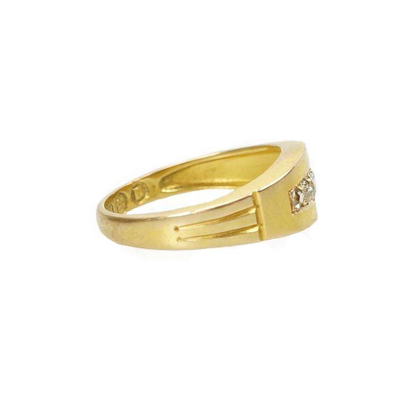 English 15k Cushion Cut Diamond Band