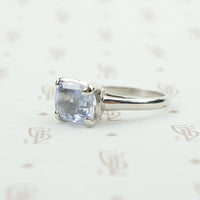 light grey blue sapphire in platinum side view