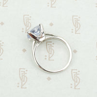 light grey blue sapphire in platinum side view