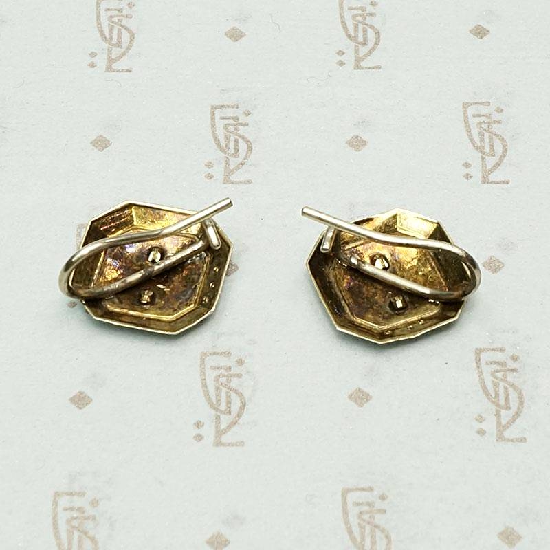 Exquisite Engraving Platinum and Gold Conversion Earrings
