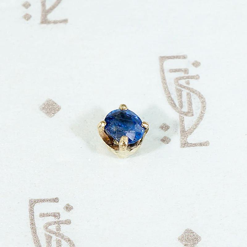 Single 0.35ct Antique Sapphire Gold Stud
