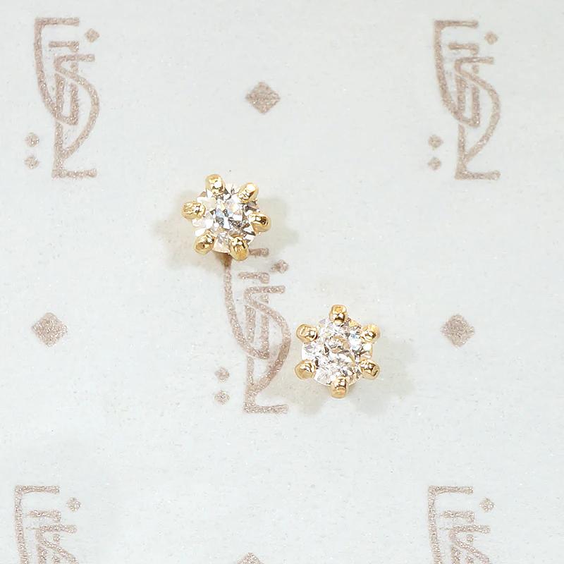 Lovely 0.66tcw Vintage Diamond Studs in Gold