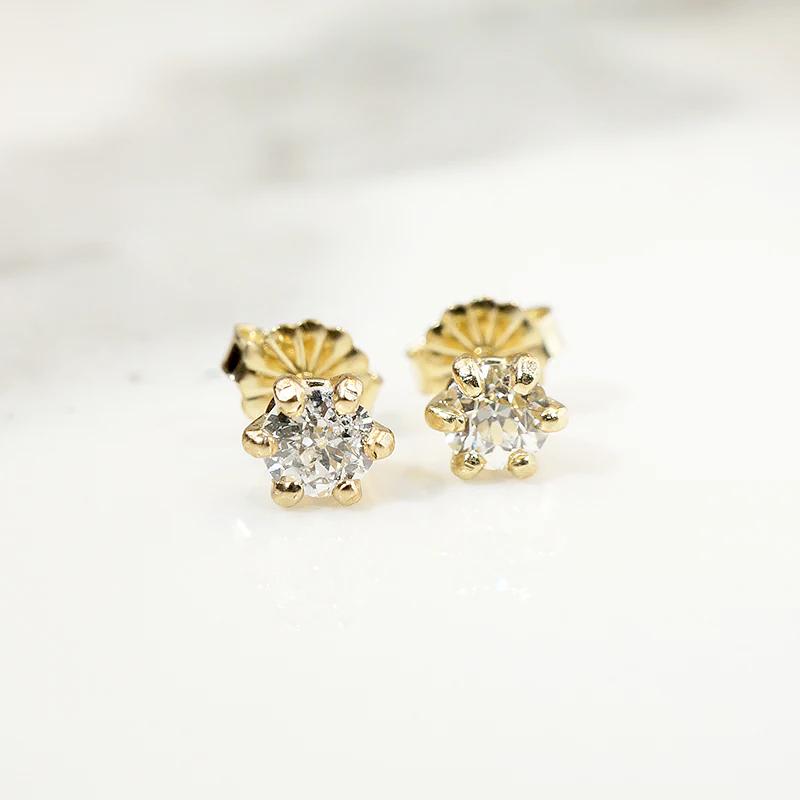 Lovely 0.66tcw Vintage Diamond Studs in Gold