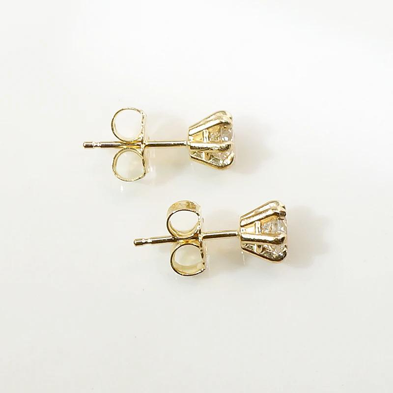 Lovely 0.66tcw Vintage Diamond Studs in Gold