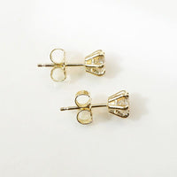 Lovely 0.66tcw Vintage Diamond Studs in Gold