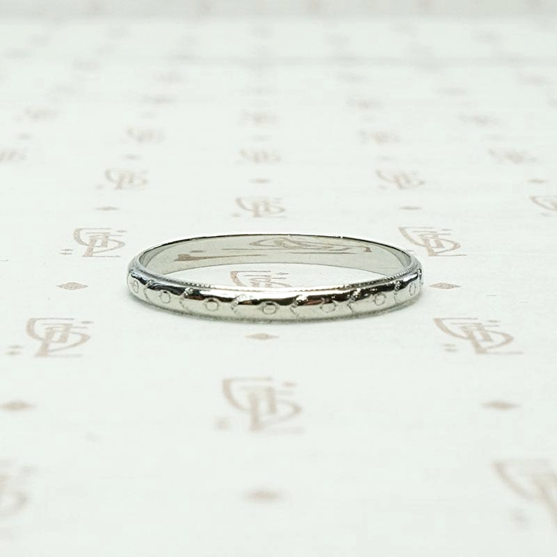 Art Deco Arrow Band in White Gold