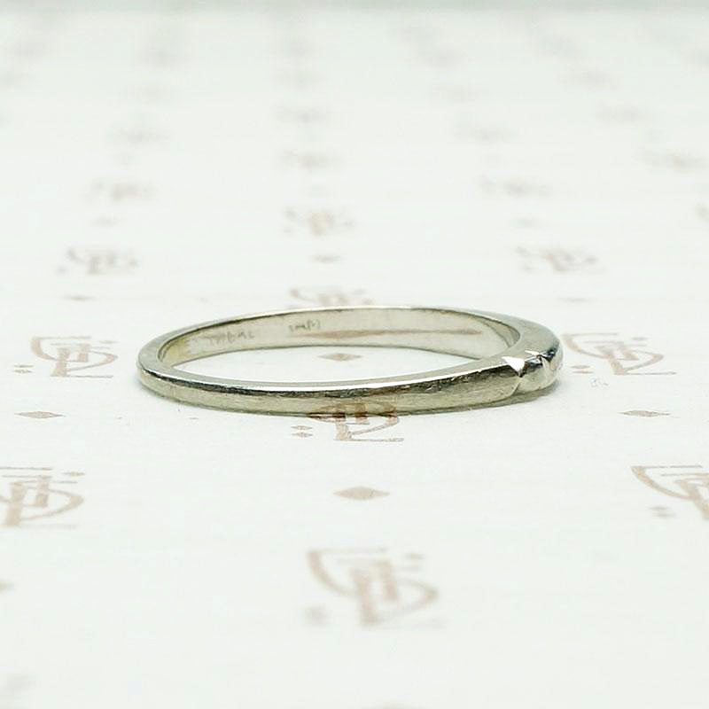 Engraved Vintage White Gold Wedding Band
