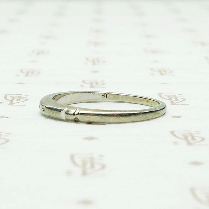 Engraved Vintage White Gold Wedding Band