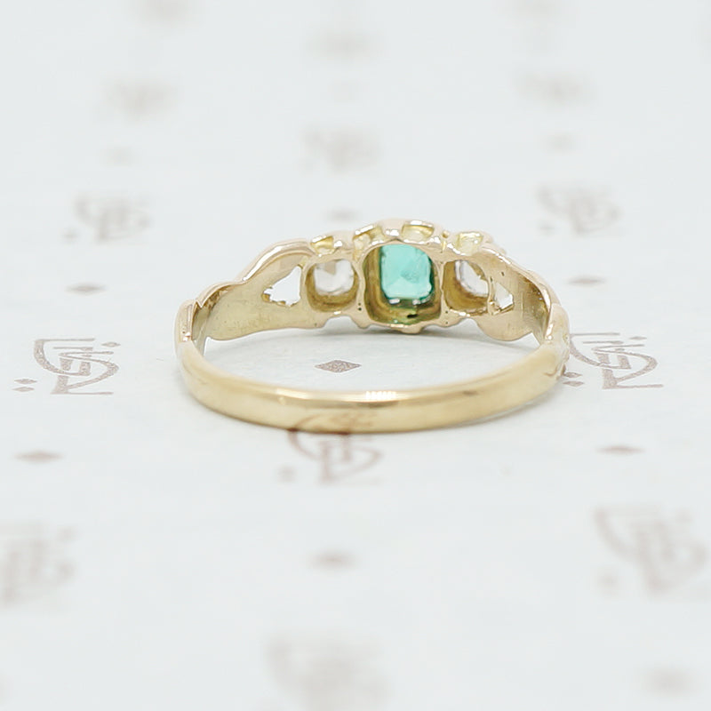 An 1870's Golden Band Set with Diamonds and Emerald