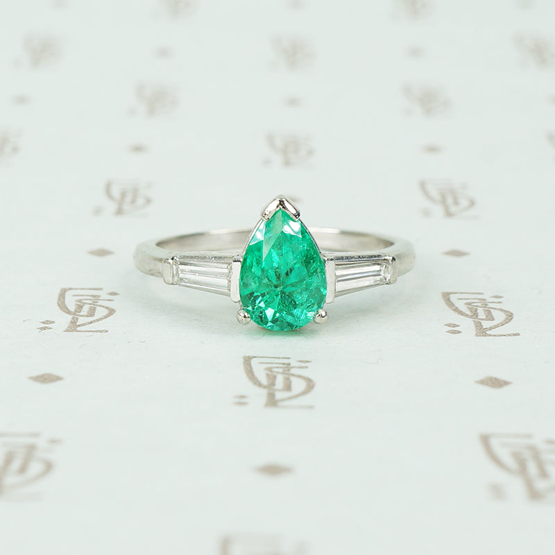 1.08 carat pear shaped emerald platinum baguette diamonds engagement ring