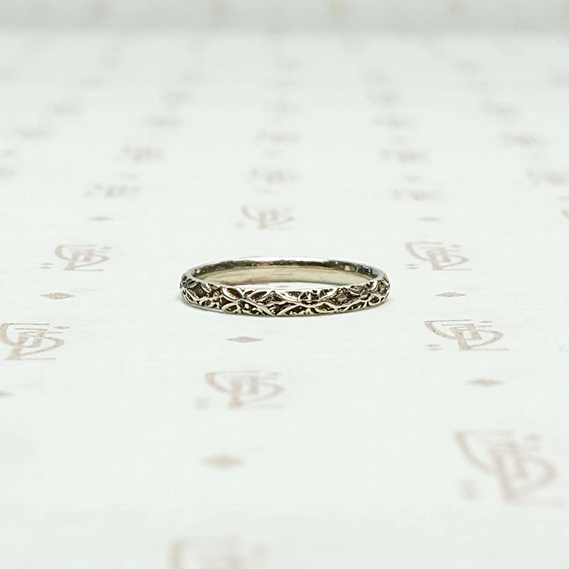 Wee White Gold Band with Irises, side view