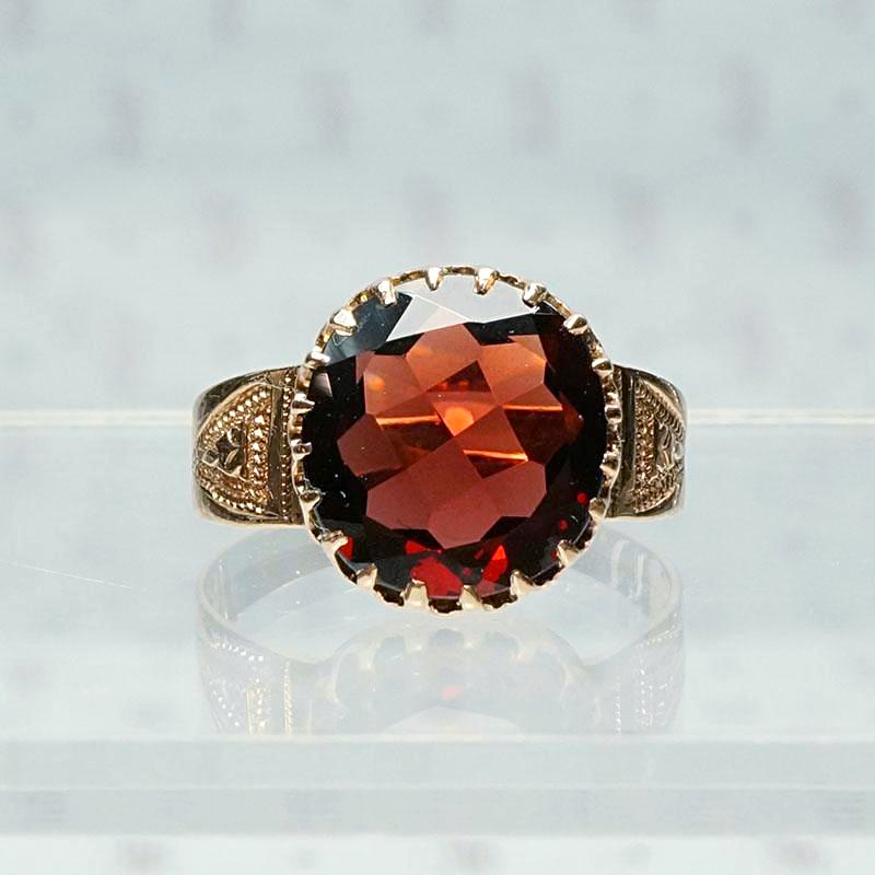 Almandine Garnet Claw Set on Engraved Cigar Band