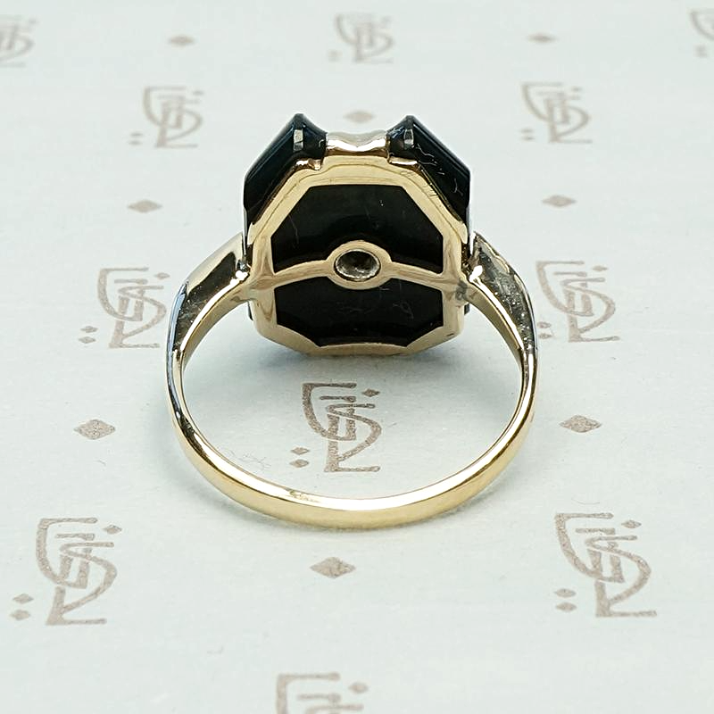 Grooved Black Onyx Ring in Two Tone Gold, back view
