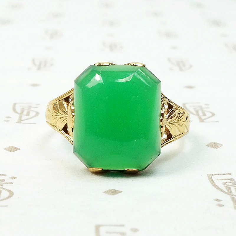 Divine Deco Parakeet Green Agate Ring