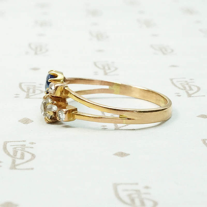 Unusual Toi et Moi Ring with Diamond & Sapphire