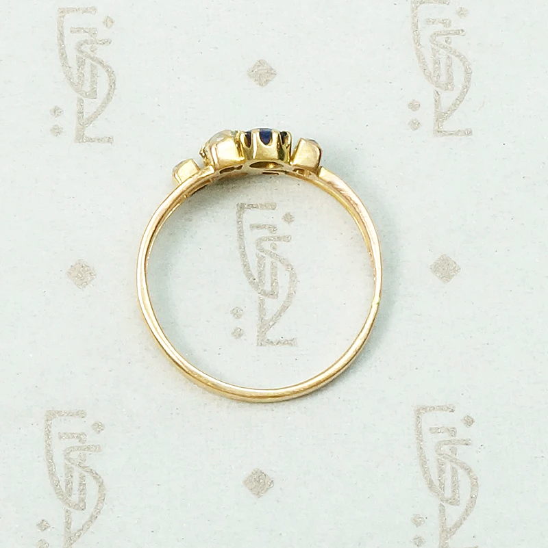 Unusual Toi et Moi Ring with Diamond & Sapphire