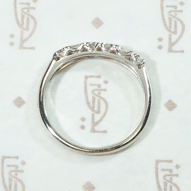 Refined Round & Baguette Diamond Platinum Band